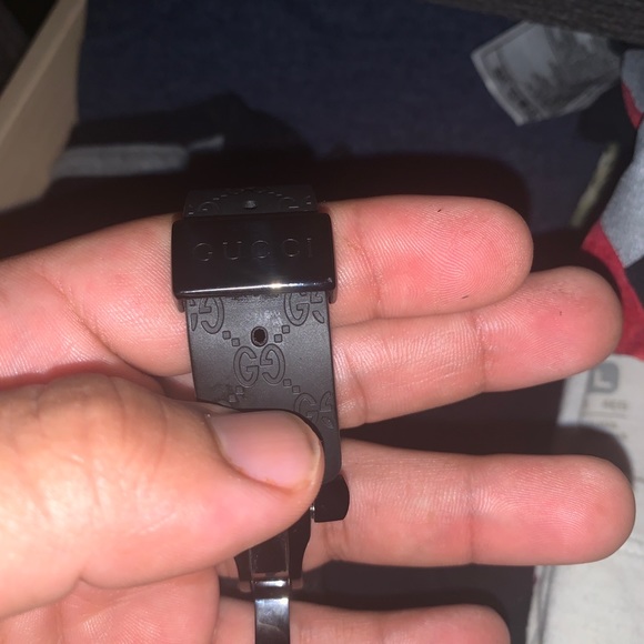 Gucci watch - Picture 2 of 2